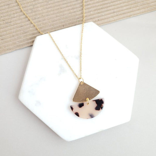 Ava Blonde Tortoise Necklace - Nova Luxe Charm